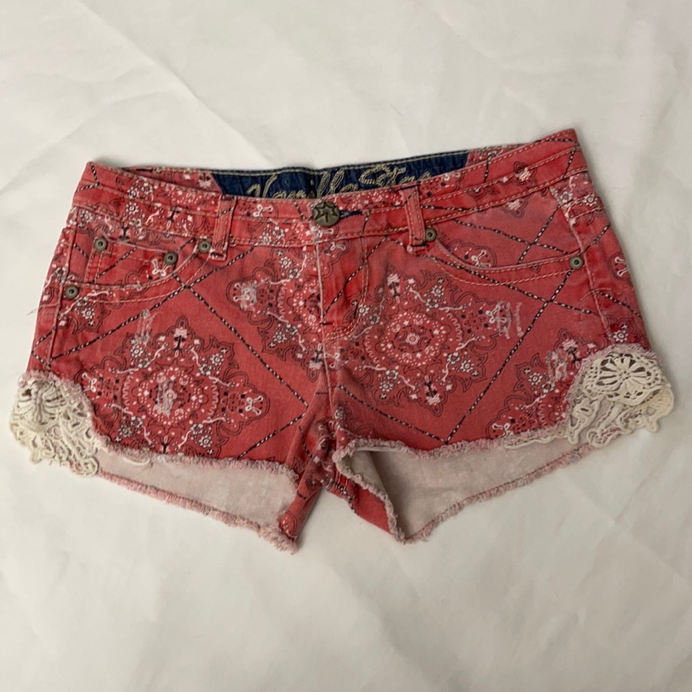🌺 Vanilla Star Jean shorts bandana print
